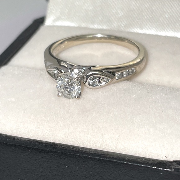 Solid 14K White Gold Natural Round Cut Diamond Solitaire Engagement Vintage Ring - Picture 15 of 17